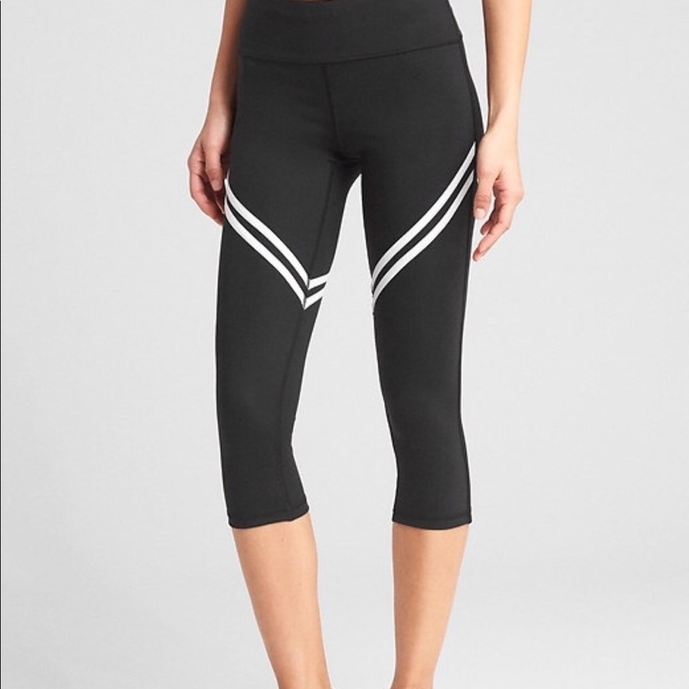 GapFit gFast Blackout Capris